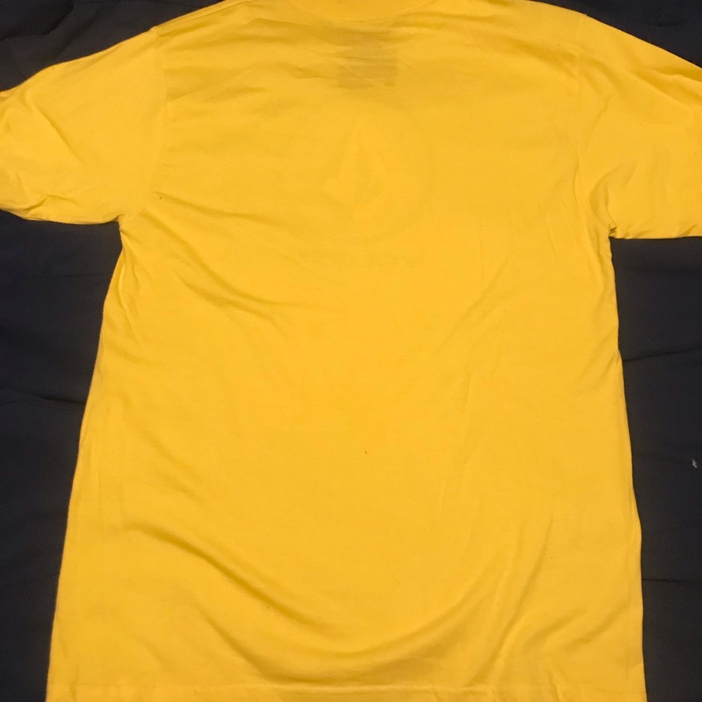 Yellow Volcom t-shirt ๐ - Picture 4 of 4